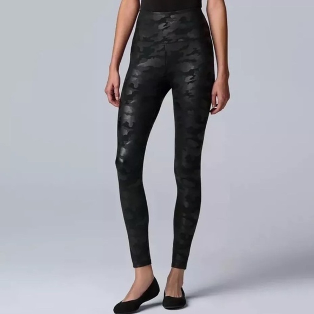 UEC Simply Vera Wang Black Camo Sheen High Rise Faux Leather Leggings SZ S
